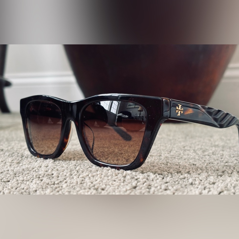 Brand New Never Worn Tory Burch Sunglasses